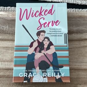 🌻 2/$8 Grace Reilly Wicked Serve